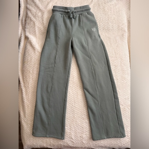 Lounge Set - Picture 4 of 7